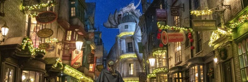 Einmal im Jahr verwandelt sich Diagon Alley in ein weihnachtliches Wunderland. © Universal Studios Orlando