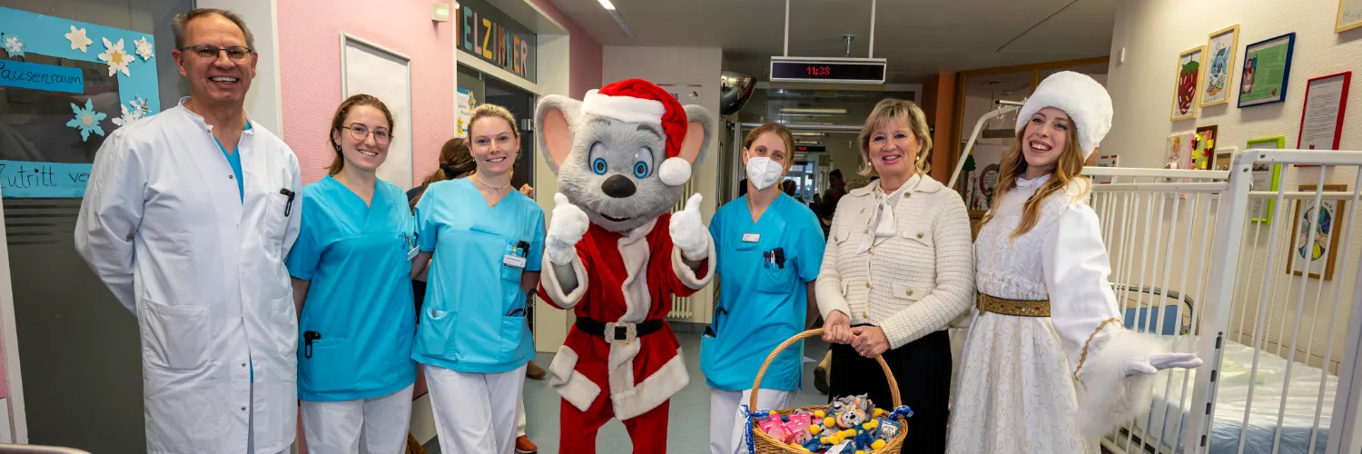 Mauritia Mack mit Dr. Patrick Gerner und seinem Team © Europa-Park Resort